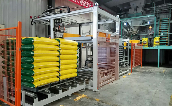 Coordinate robot palletizer